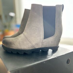 Sorel distressed gray wedge boots, size nine.